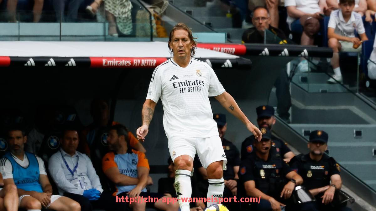 完美体育官方入口-世俱杯比赛拖时间现象及其对比赛节奏的影响研究